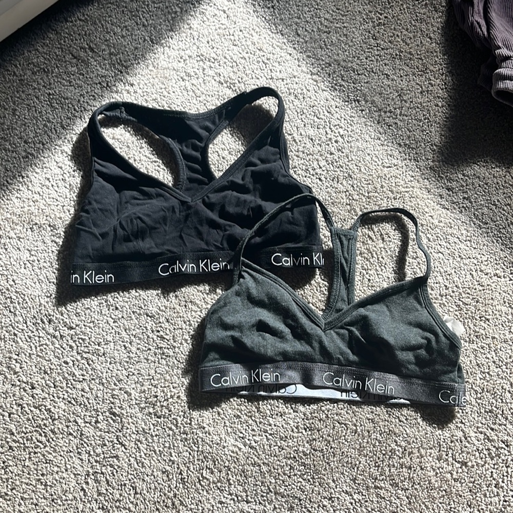 2 Calvin Klein sports bras size S